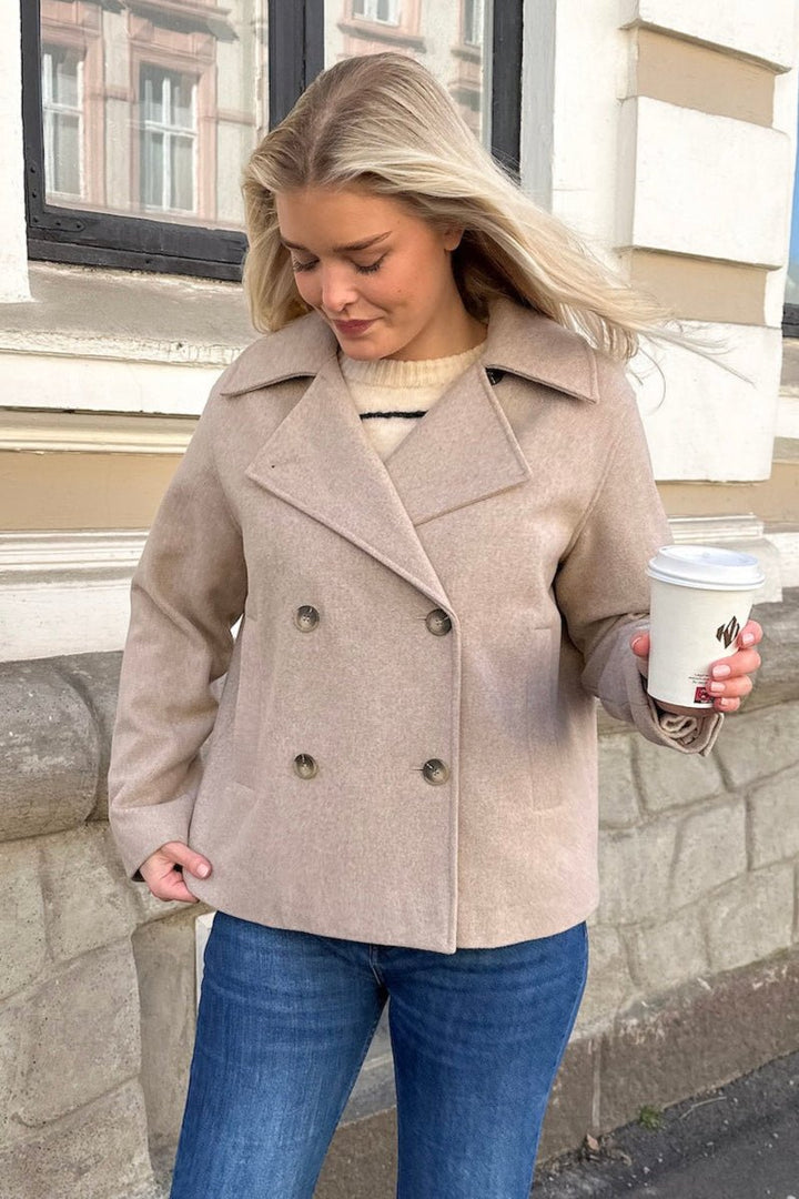 Alma Short Wool Jacket Sandshell Melange | Yttertøy | Smuk - Dameklær på nett