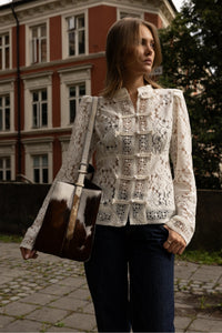 Amora Blouse Chantilly Lace