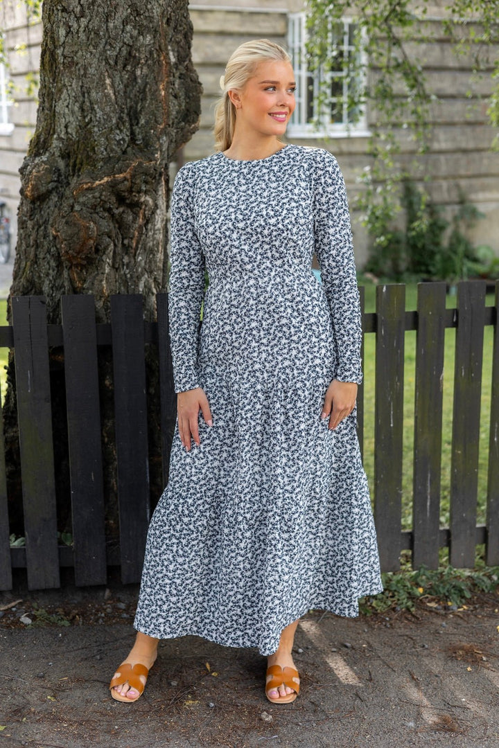Dora Dress Navy Rosehip Print | Kjoler | Smuk - Dameklær på nett