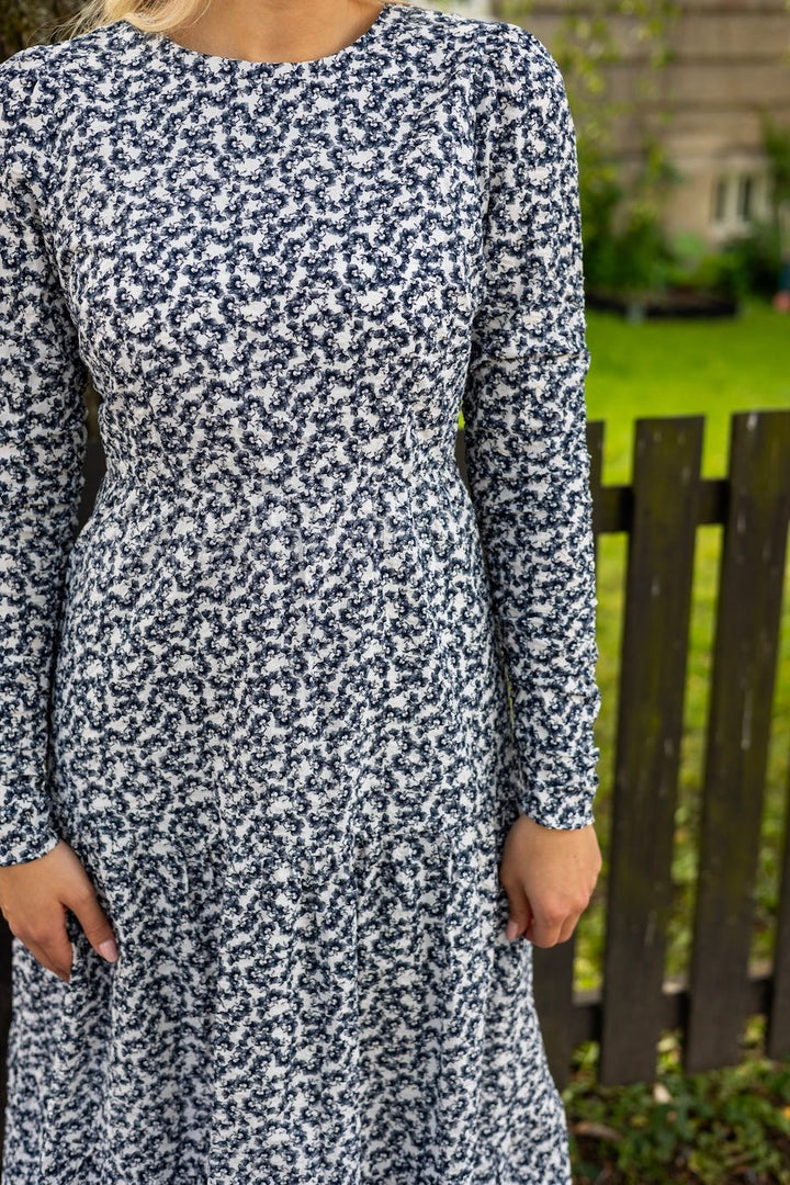 Dora Dress Navy Rosehip Print | Kjoler | Smuk - Dameklær på nett