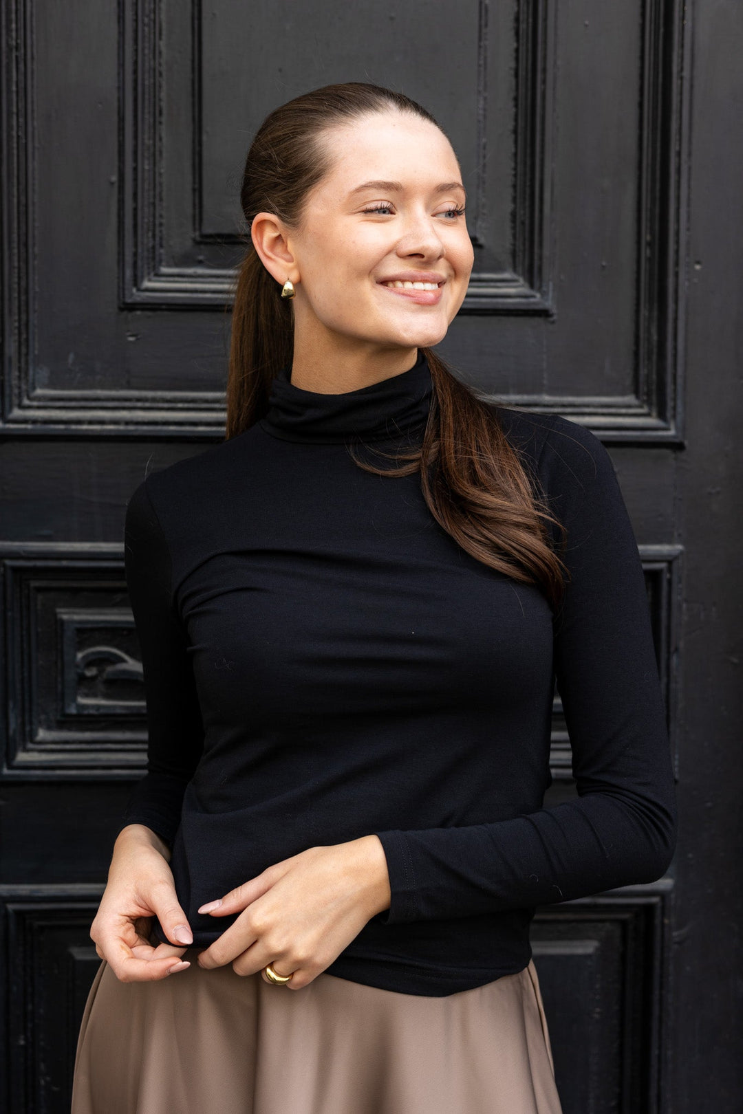 Efinas T-Shirt Black | Topper | Smuk - Dameklær på nett