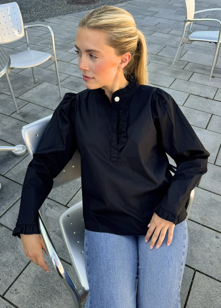 Ella Blouse Ebony Poplin | Skjorter og bluser | Smuk - Dameklær på nett