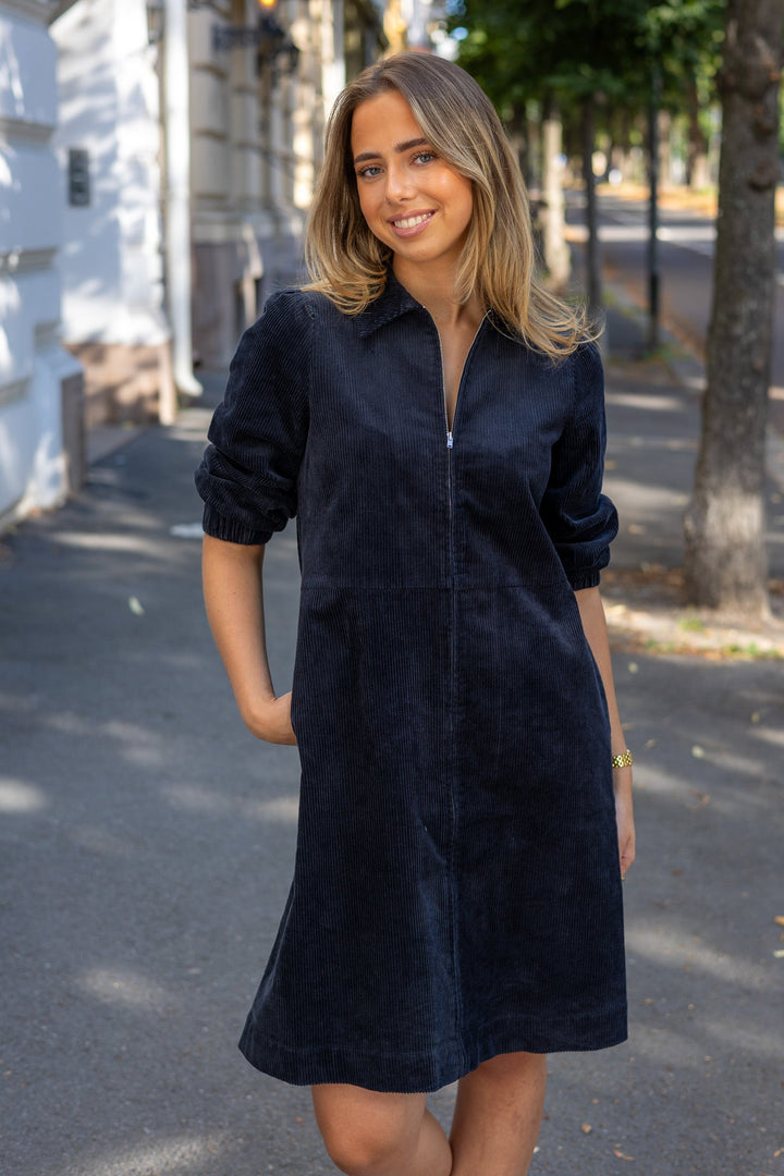 Eyvorspw Dress Dark Navy | Kjoler | Smuk - Dameklær på nett