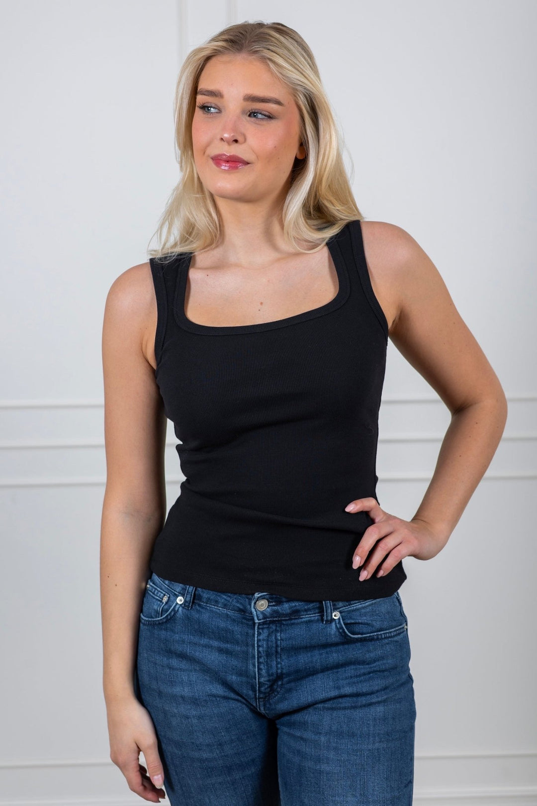 Hera Singlet Black | Topper | Smuk - Dameklær på nett