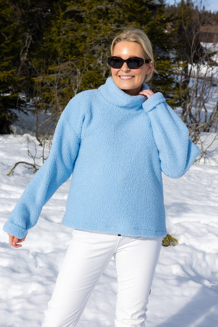 Karmen Sweater Light Blue | Genser | Smuk - Dameklær på nett