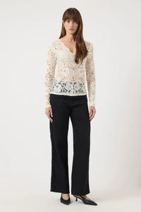 Lacey Ls V-Neck Lace Top Pristine