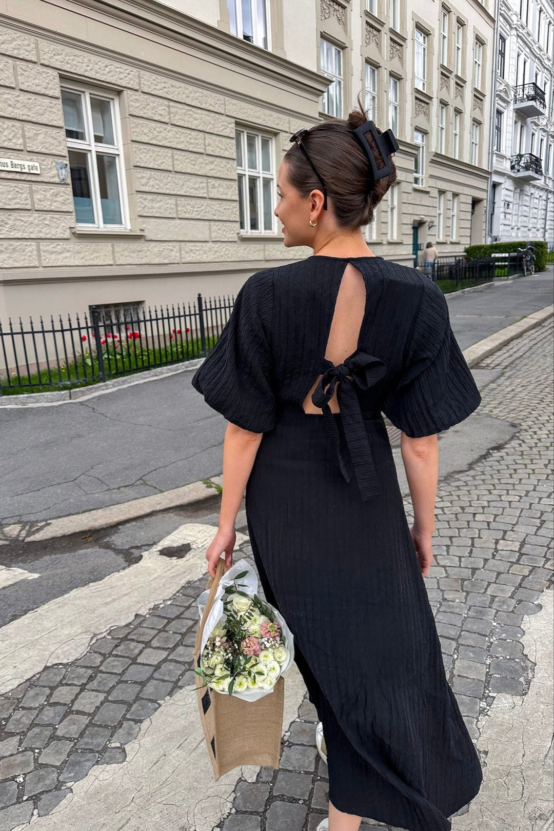 Maddie Ss Midi Dress Black | Kjoler | Smuk - Dameklær på nett
