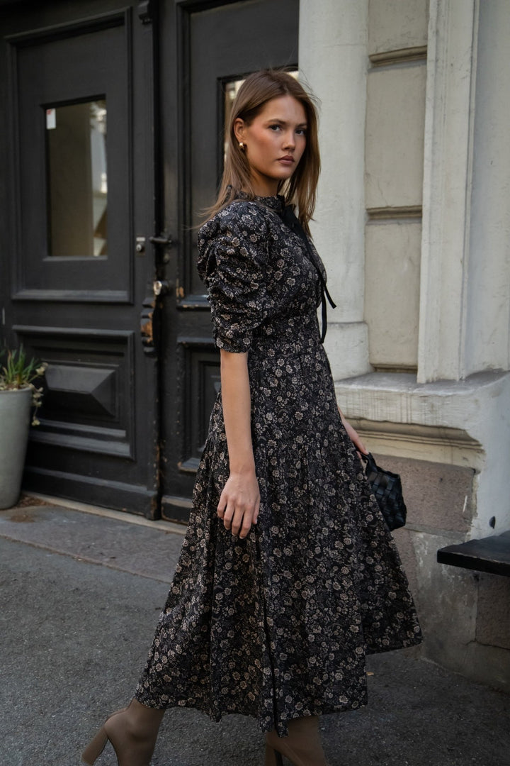 Madison Dress Beige Botanic | Kjoler | Smuk - Dameklær på nett