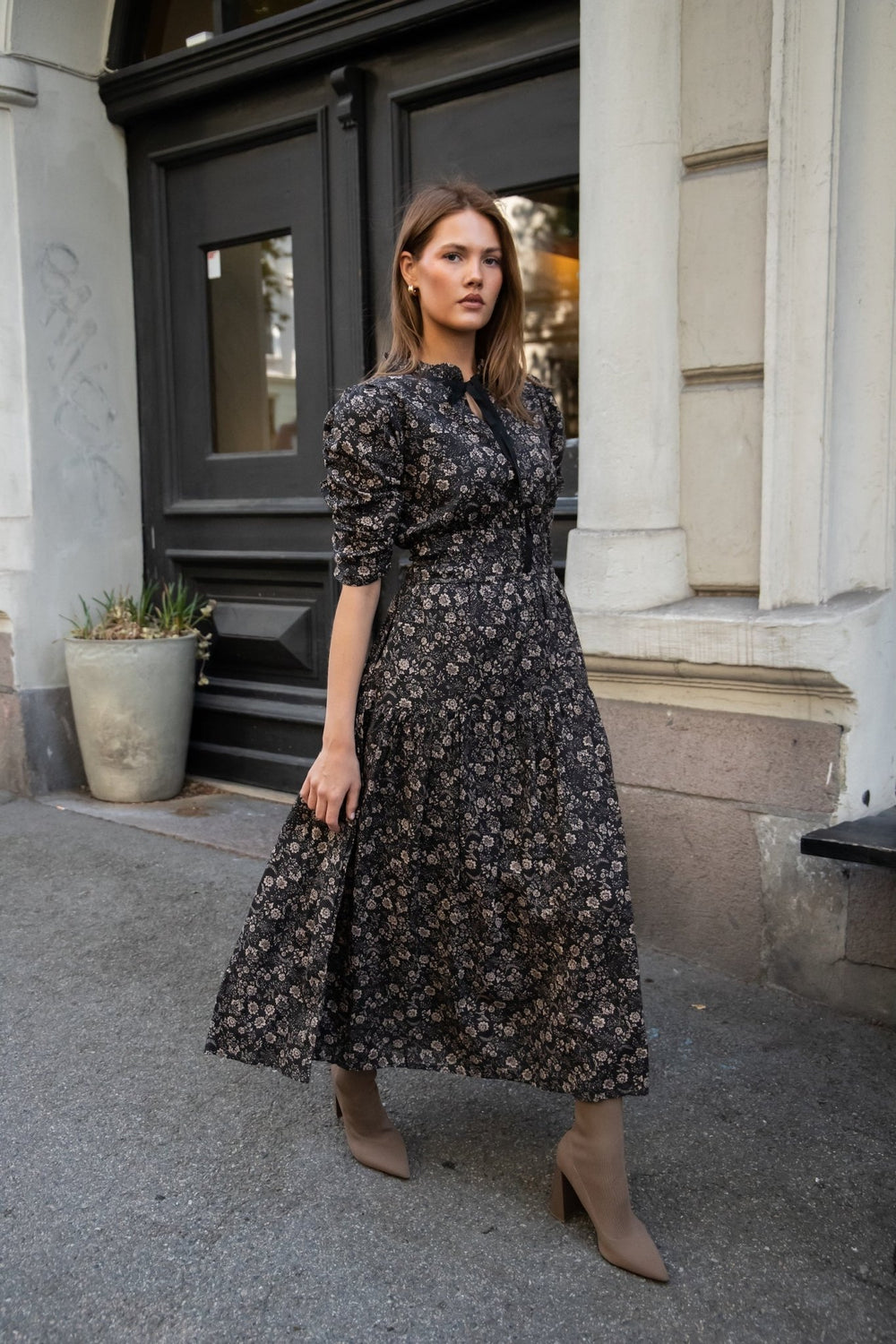 Madison Dress Beige Botanic | Kjoler | Smuk - Dameklær på nett