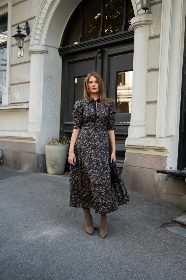 Madison Dress Beige Botanic | Kjoler | Smuk - Dameklær på nett