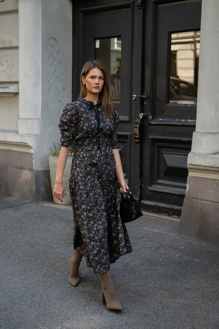 Madison Dress Beige Botanic | Kjoler | Smuk - Dameklær på nett