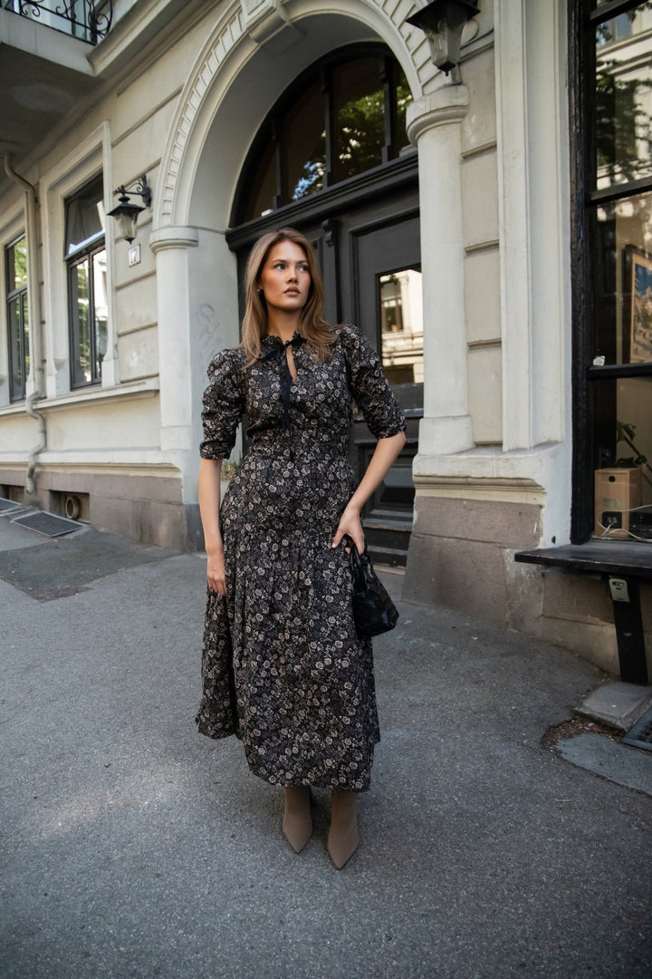 Madison Dress Beige Botanic | Kjoler | Smuk - Dameklær på nett