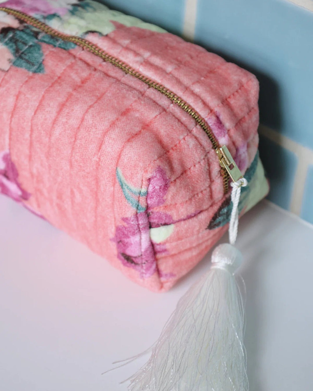 Makeup Bag Velvet Pink Posy | Accessories | Smuk - Dameklær på nett