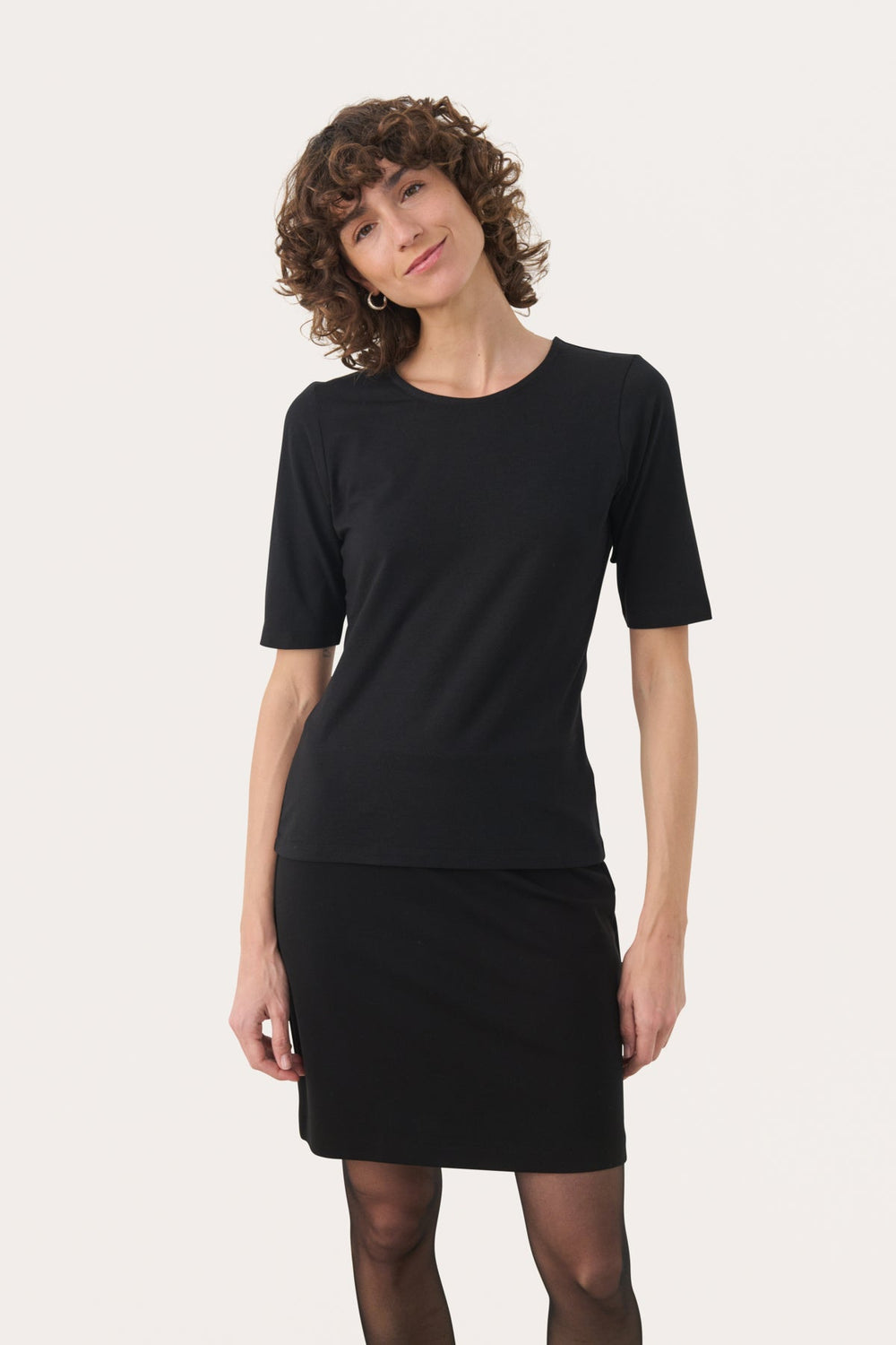 Nemi T-Shirt Black | Topper | Smuk - Dameklær på nett