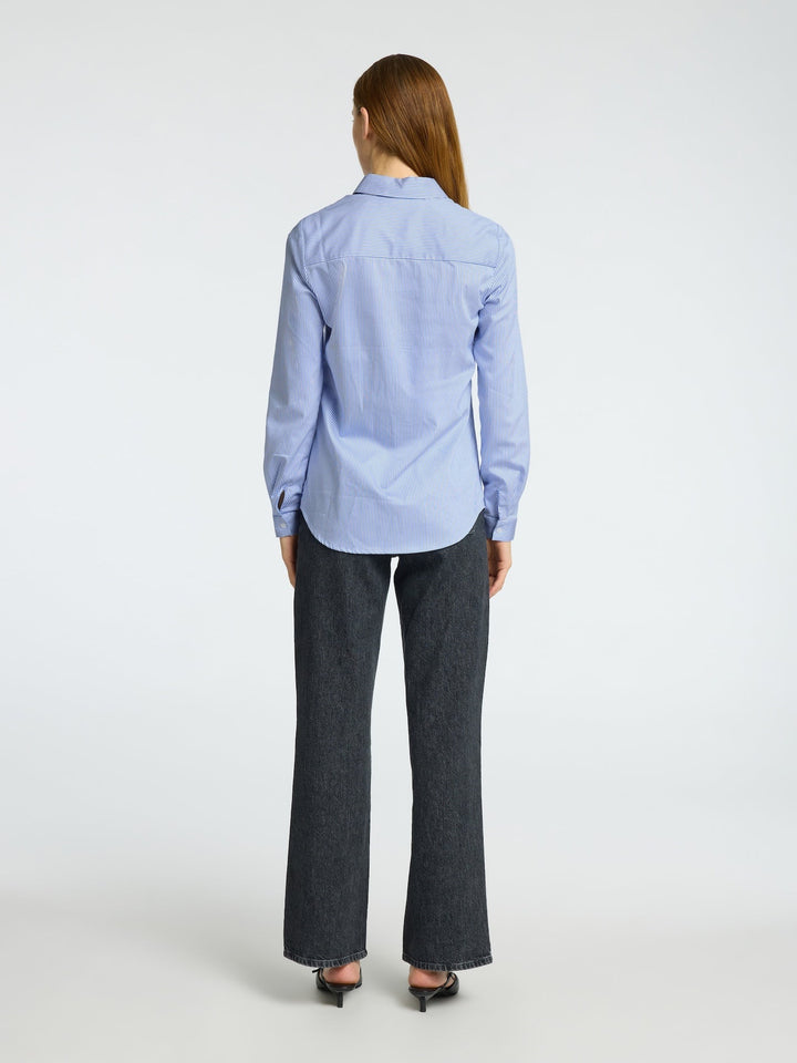 Romie Ls Striped Fitted Shirt Bright White Blue | Skjorter og bluser | Smuk - Dameklær på nett