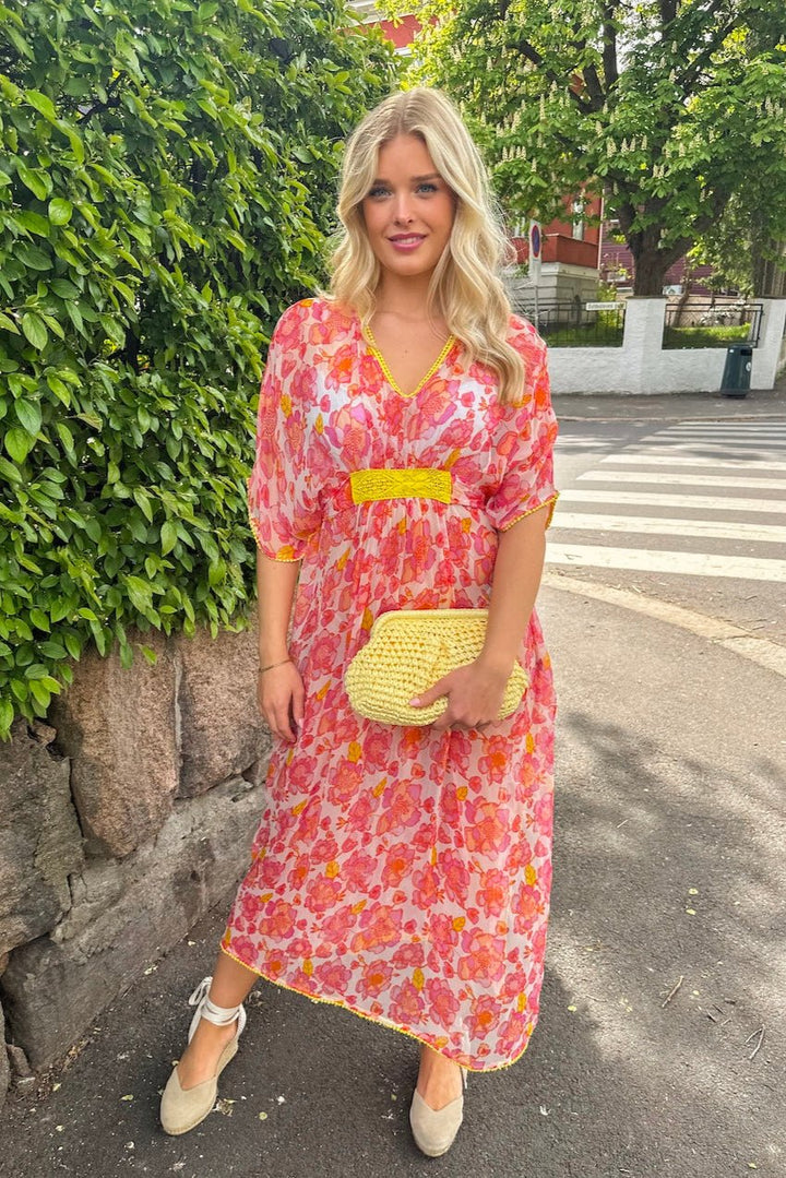 Rosa Flower Chiffon Dress White Pink | Kjoler | Smuk - Dameklær på nett