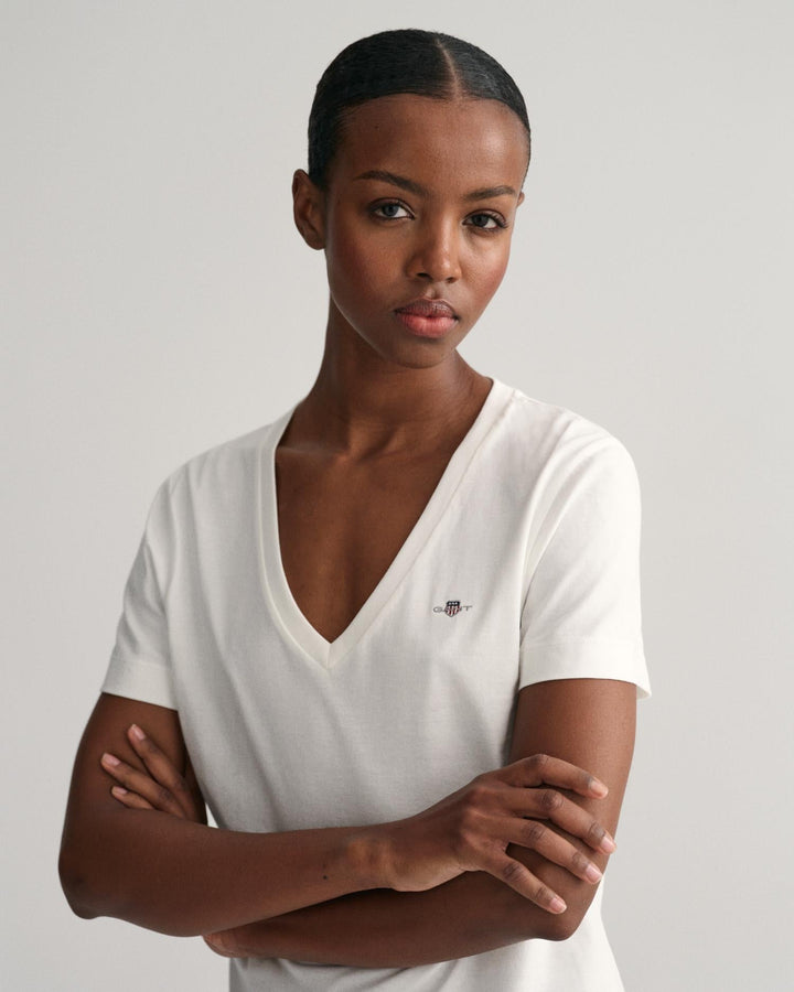 Shield V-Neck T-Shirt White | Skjorter og bluser | Smuk - Dameklær på nett