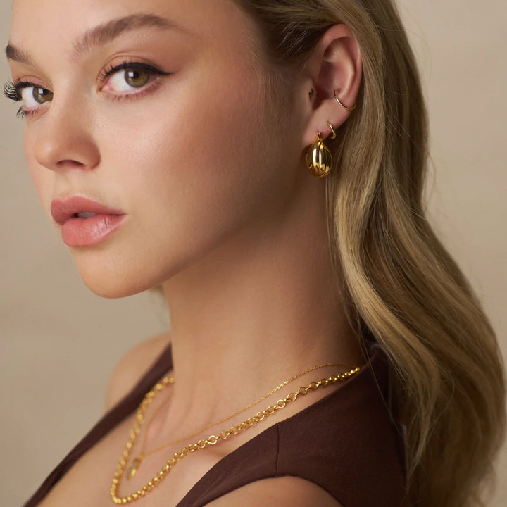 Small Interlocking Hoop Earrings Pale Gold