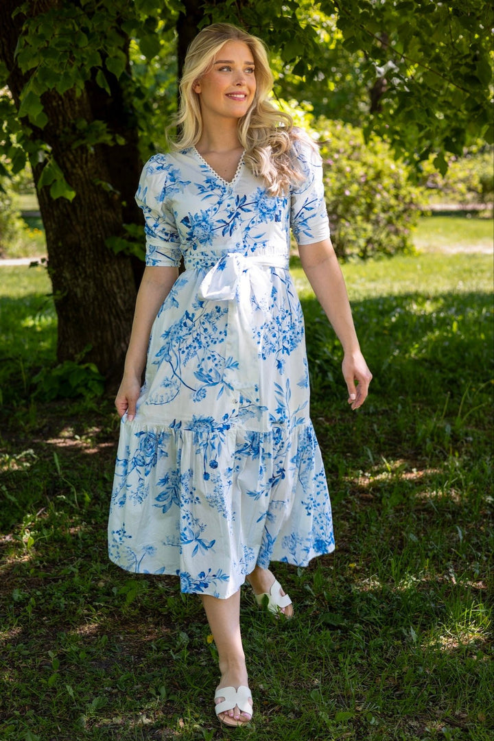 Sylvie Dress Blue Bloom | Kjoler | Smuk - Dameklær på nett