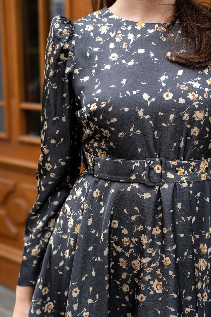 Tailored Satin Belt Dress Black Roses | Kjoler | Smuk - Dameklær på nett