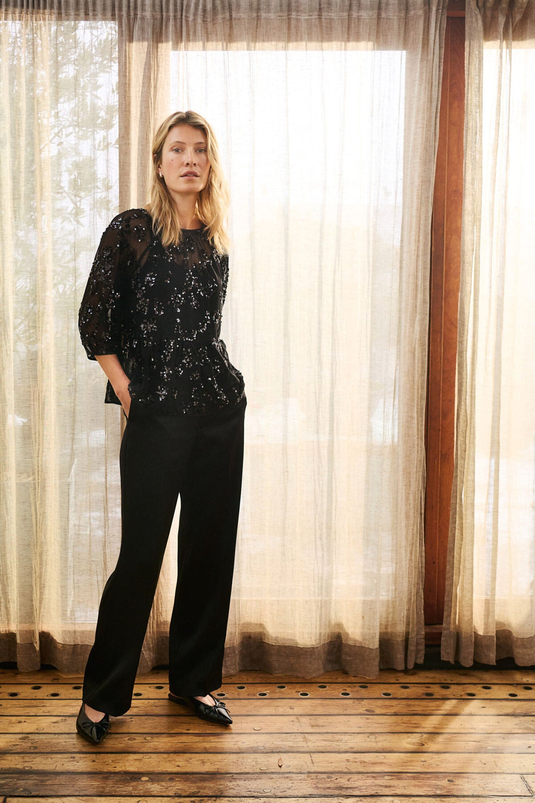 Vivan Blouse Black Sequins On Mesh | Skjorter og bluser | Smuk - Dameklær på nett