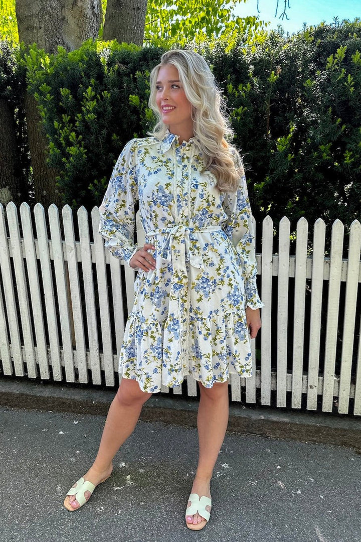 Yastilera Ls Shirt Dress Star White Sumelli | Kjoler | Smuk - Dameklær på nett