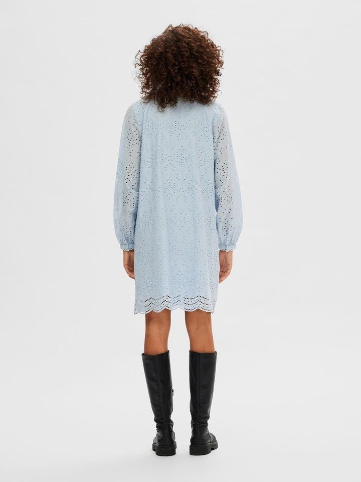 Tatiana Ls Short Embr Dress Cashmere Blue | Kjoler | Smuk - Dameklær på nett