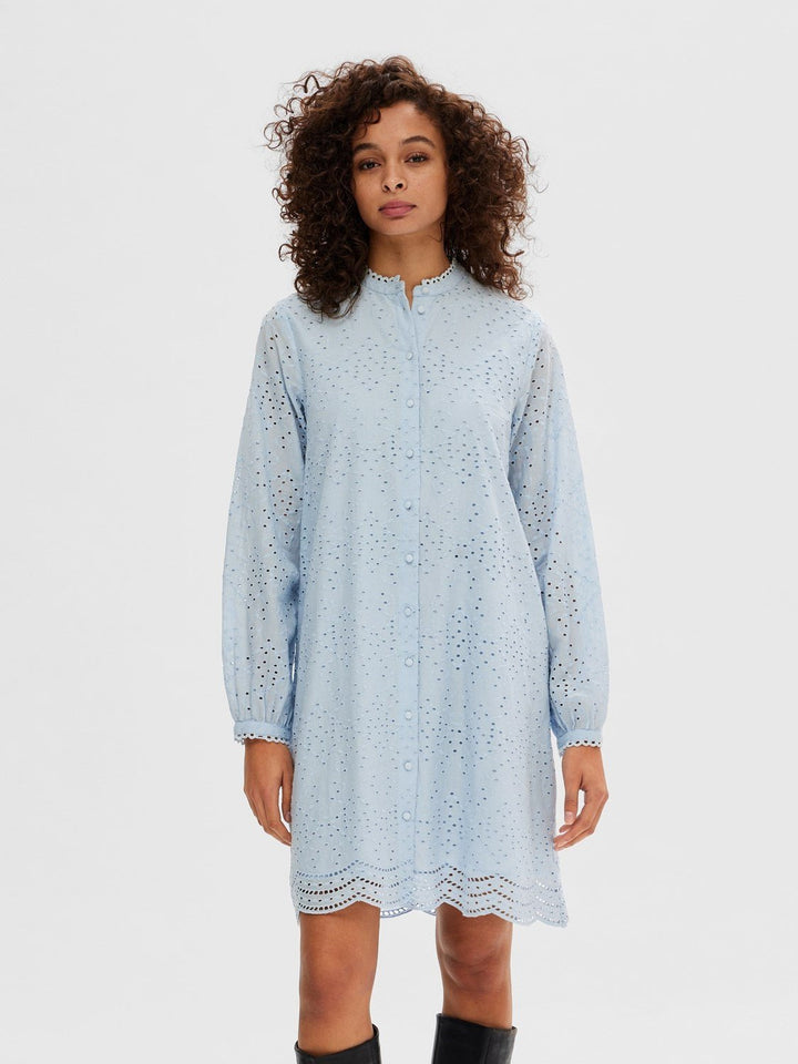 Tatiana Ls Short Embr Dress Cashmere Blue | Kjoler | Smuk - Dameklær på nett