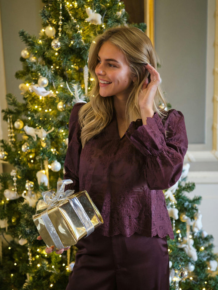 Amara Big Embroidery Blouse Burgundy