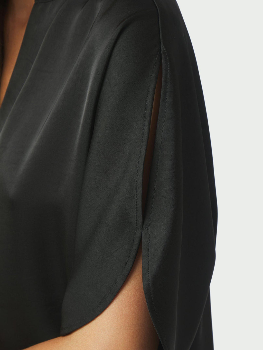 Anelle Heavy Sateen Blouse Black