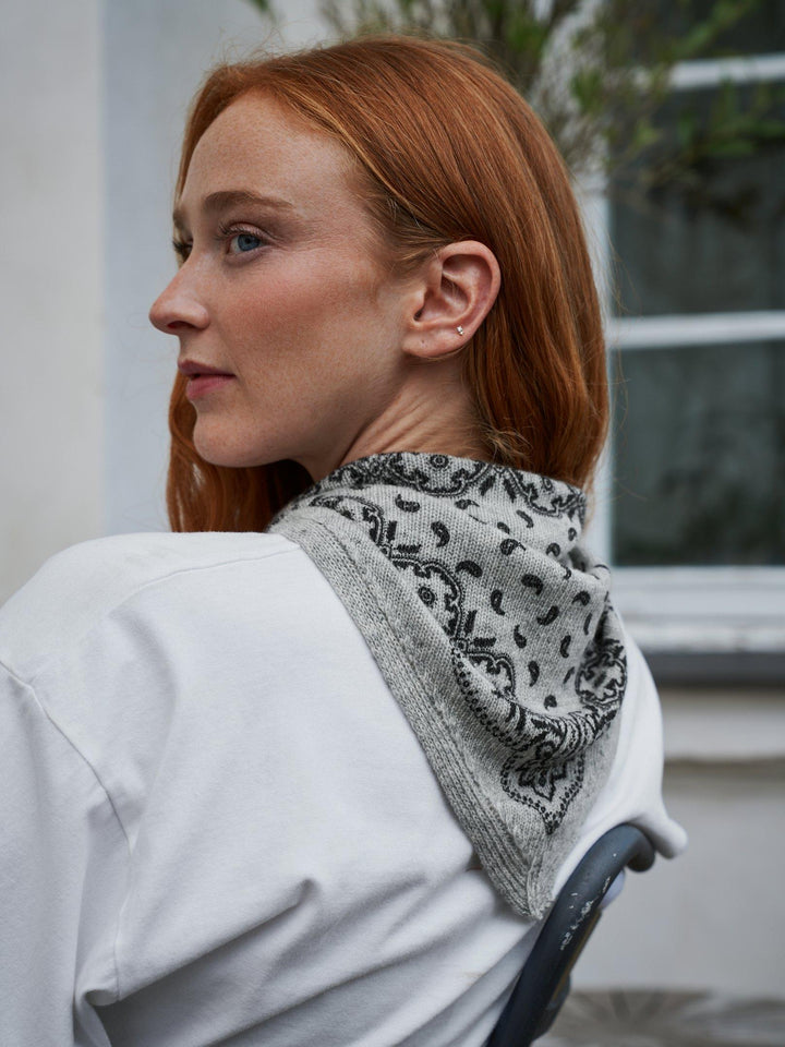 Ariya Paisley Knit Scarf Grey Melange