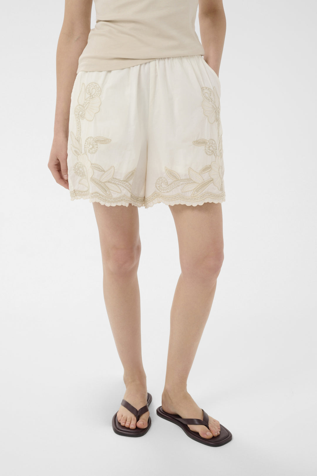 Bitja Shorts Whisper White W French Oak Emb