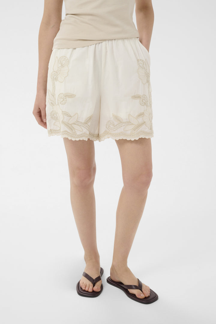 Bitja Shorts Whisper White W French Oak Emb