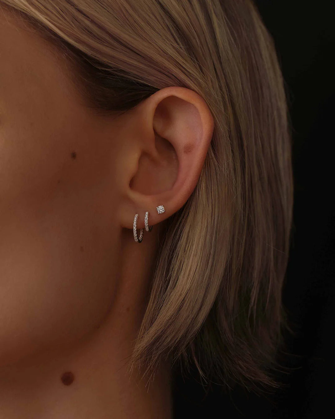 Stone Huggies Hoops 9 Mm Gold