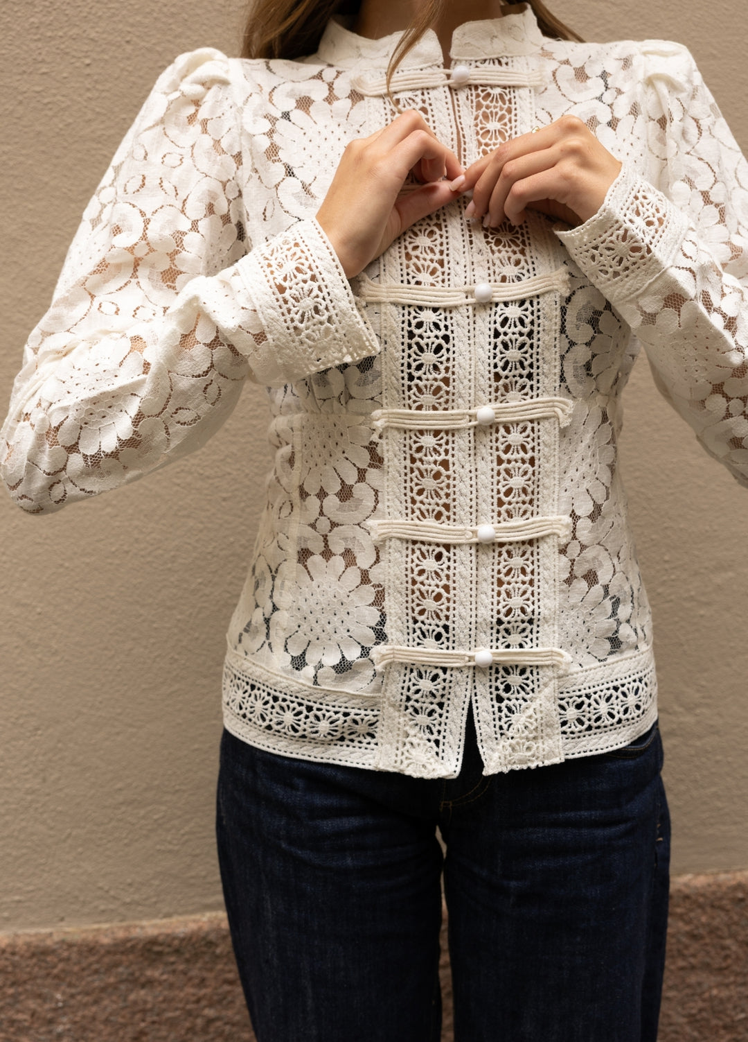 Amora Blouse Chantilly Lace