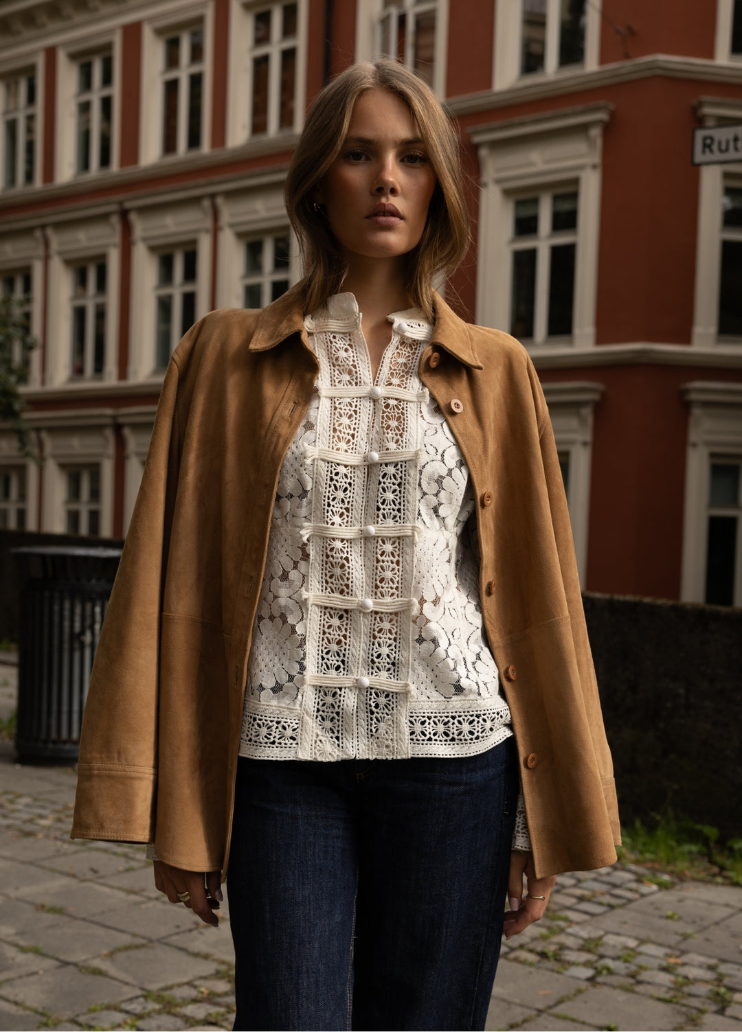 Amora Blouse Chantilly Lace