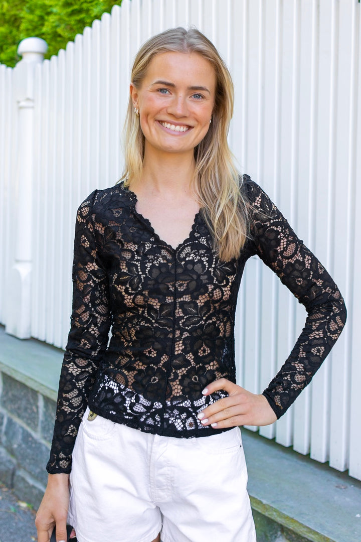 Lacey Ls V-Neck Lace Top Black