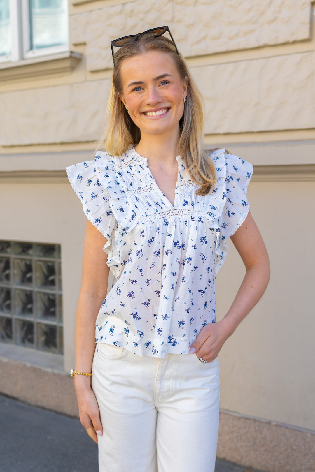 Jayla Small Blossom Top White Blue