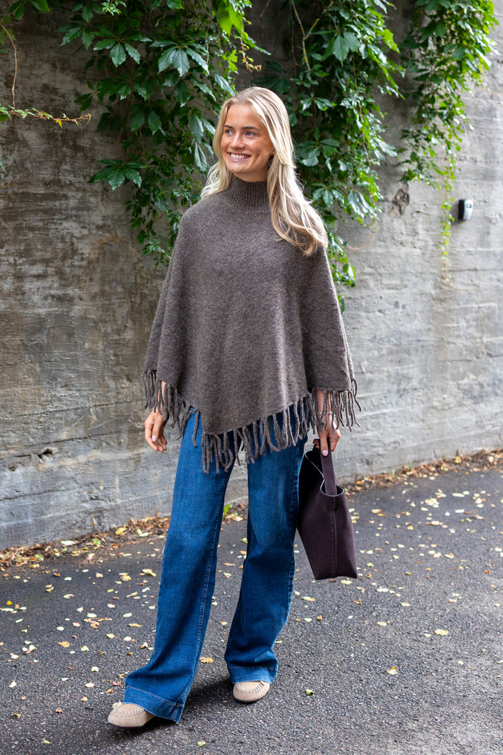 Pocahontas Poncho Cappuchino