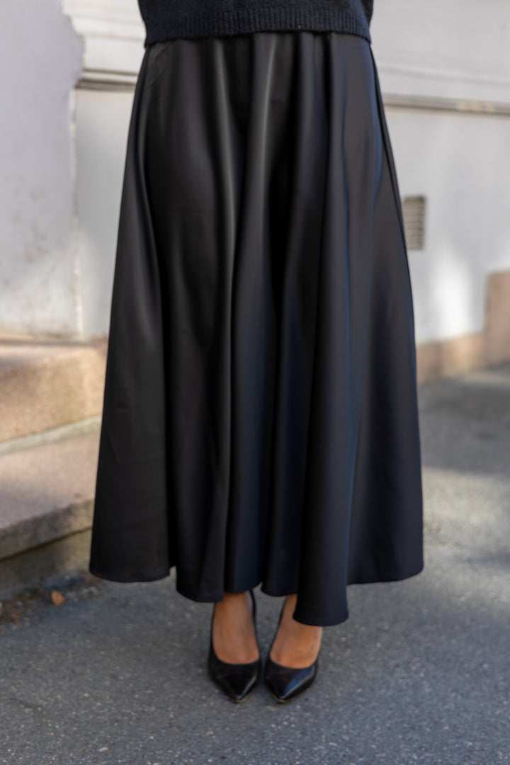 Pella Hw Volume Ankle Skirt Black