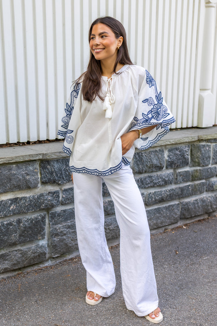 Biancha Blouse Whisper White W Blue Emb