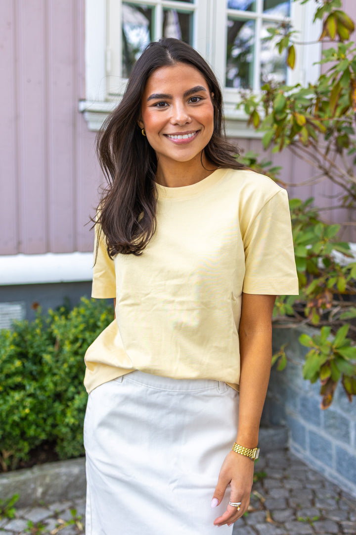 Essential Ss Boxy Tee Italian Straw