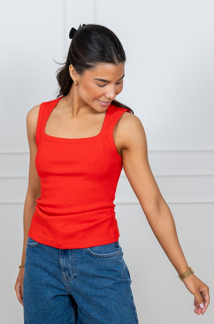 Hera Singlet Poppy Red