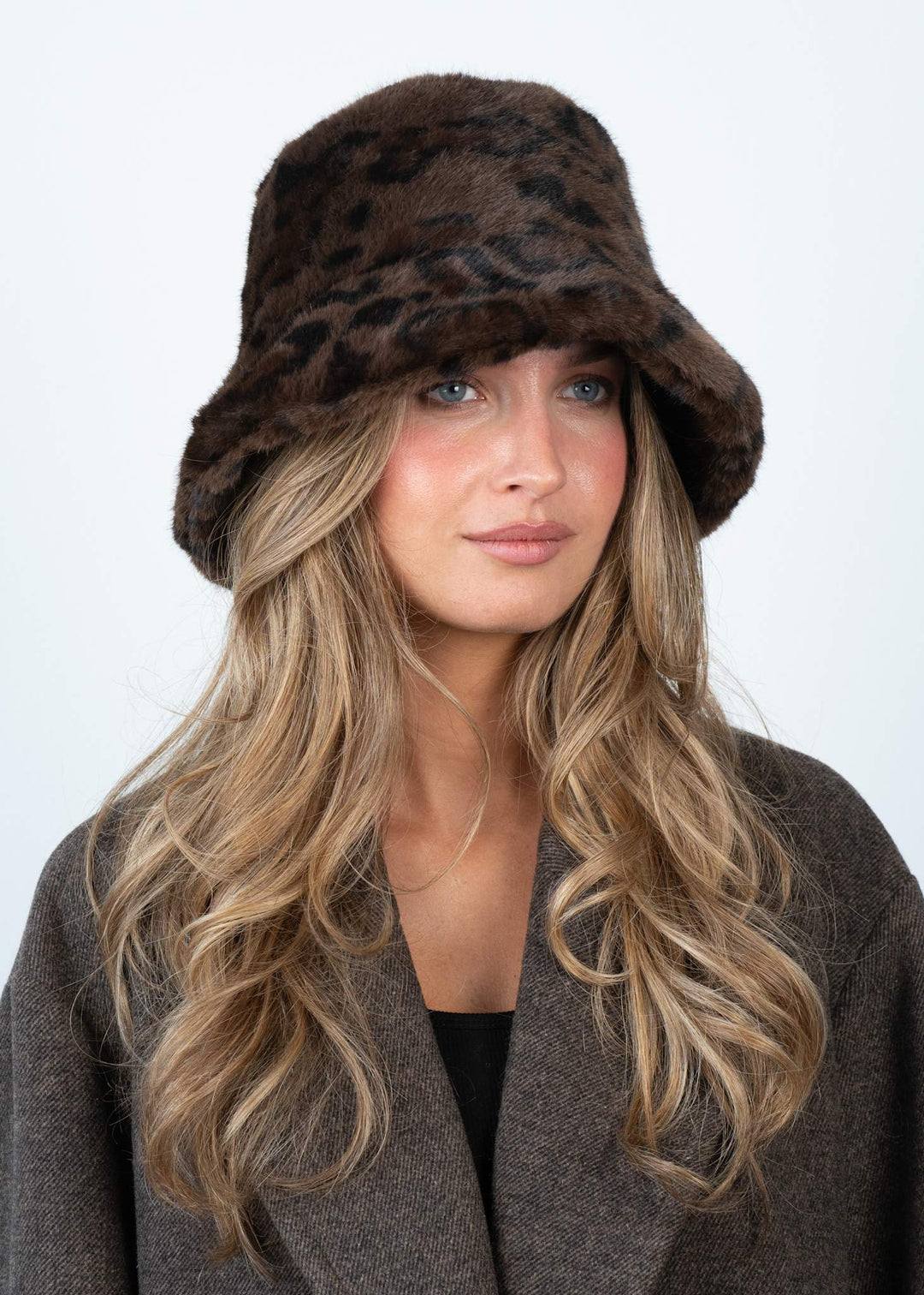 Furry Bucket Hat Leo