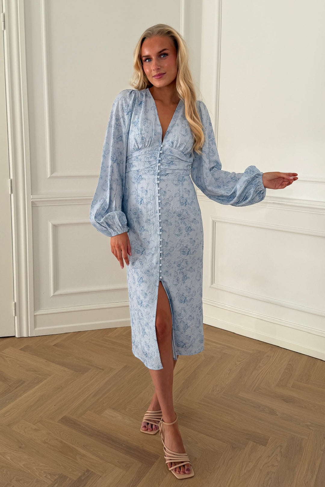 Ada Long Dress Soft Blue Blossom | Kjoler | Smuk
