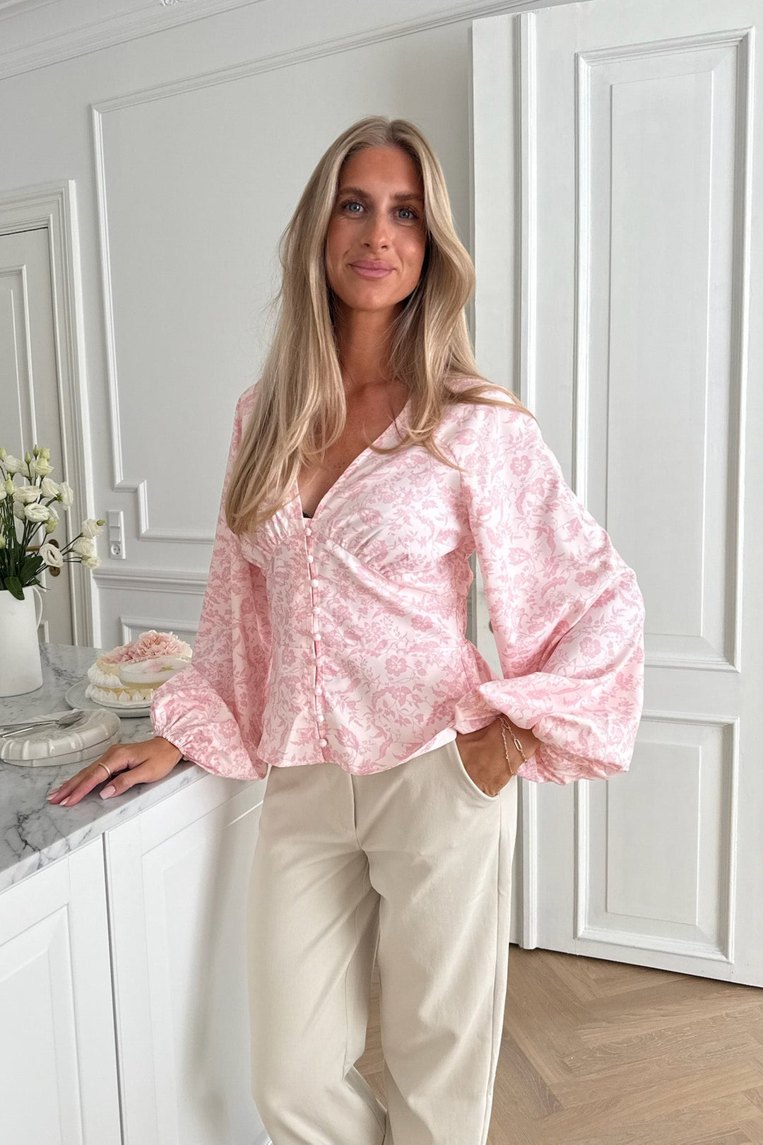 Addy Shirt Light Pink Floral | Skjorter og bluser | Smuk - Dameklær på nett