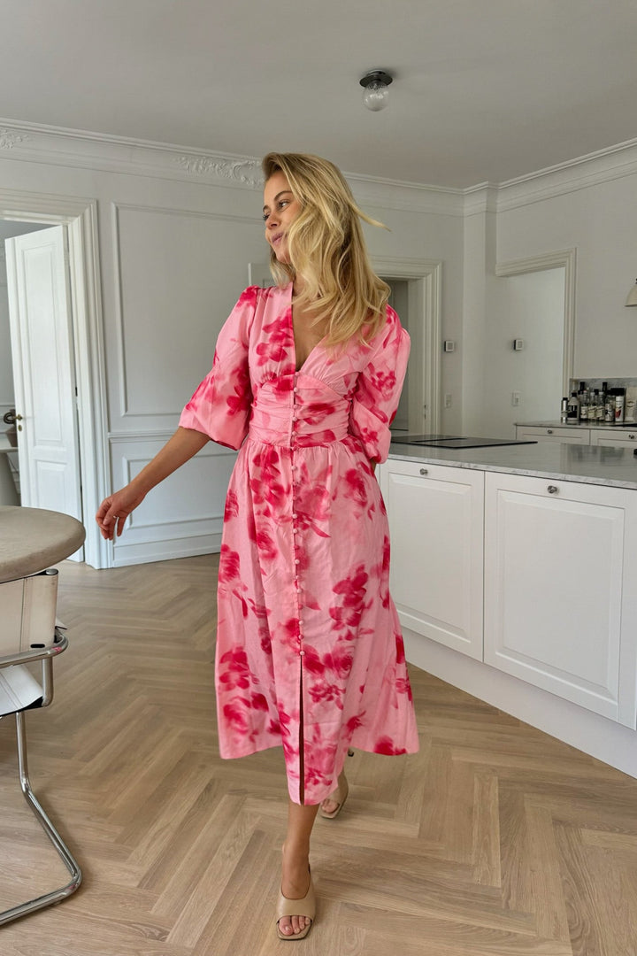 Adelic Long Dress Abstract Pink Flower Print | Kjoler | Smuk - Dameklær på nett