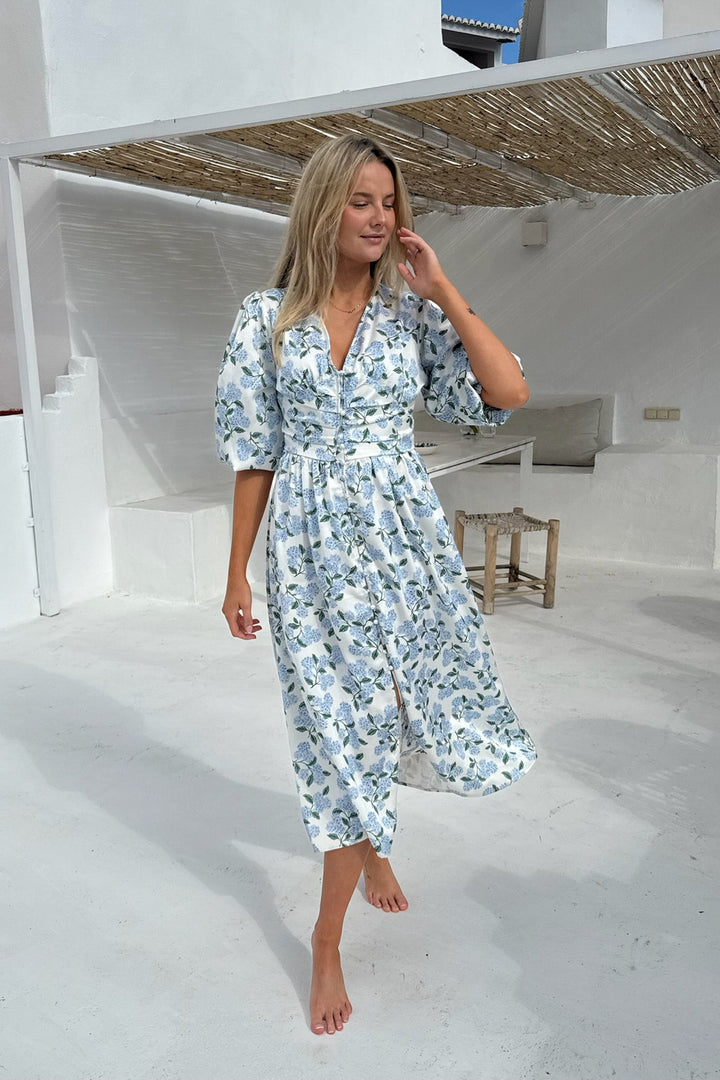 Adelic Long Dress Blue Hydrangea Print | Kjoler | Smuk - Dameklær på nett