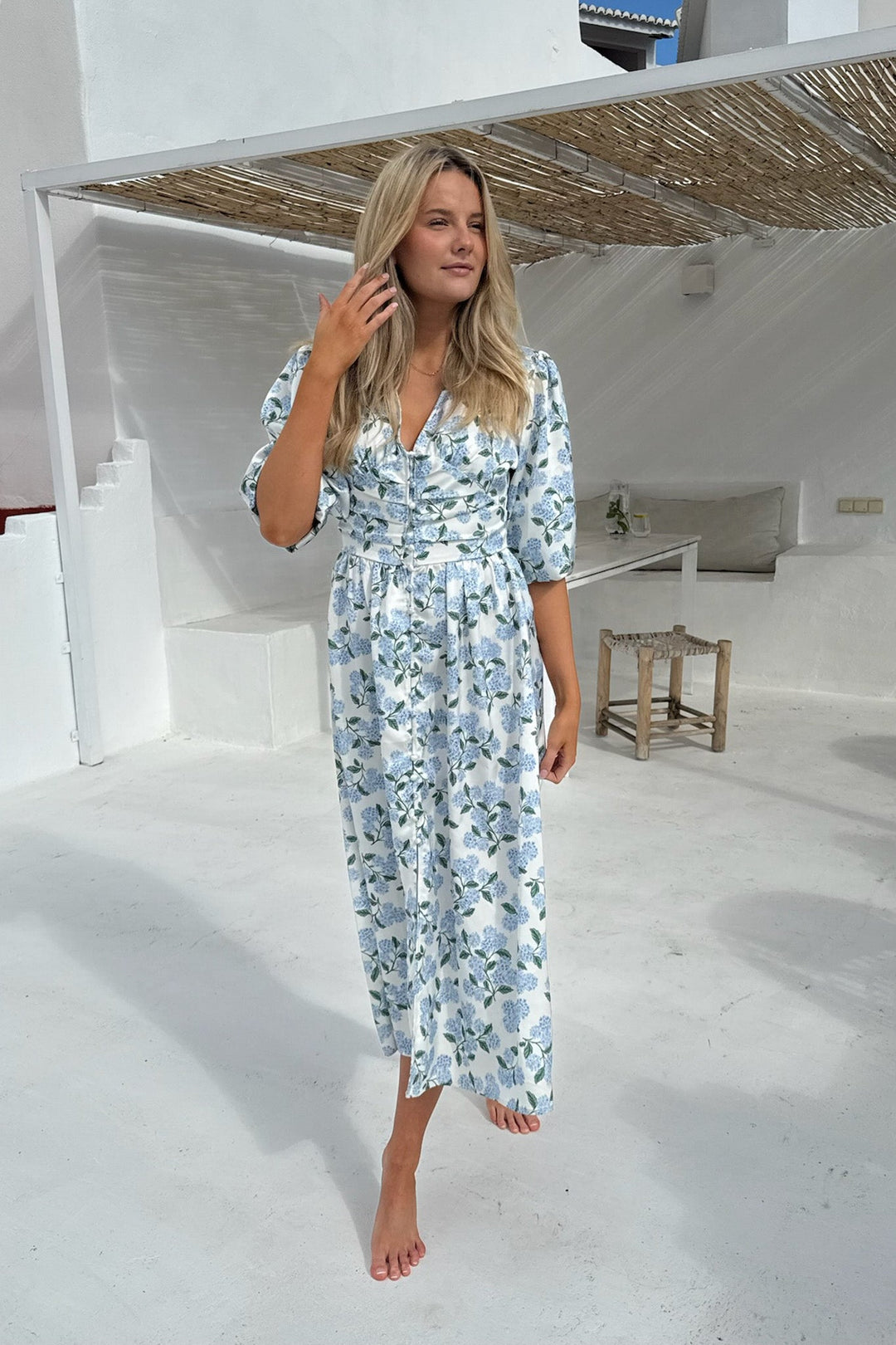 Adelic Long Dress Blue Hydrangea Print | Kjoler | Smuk - Dameklær på nett