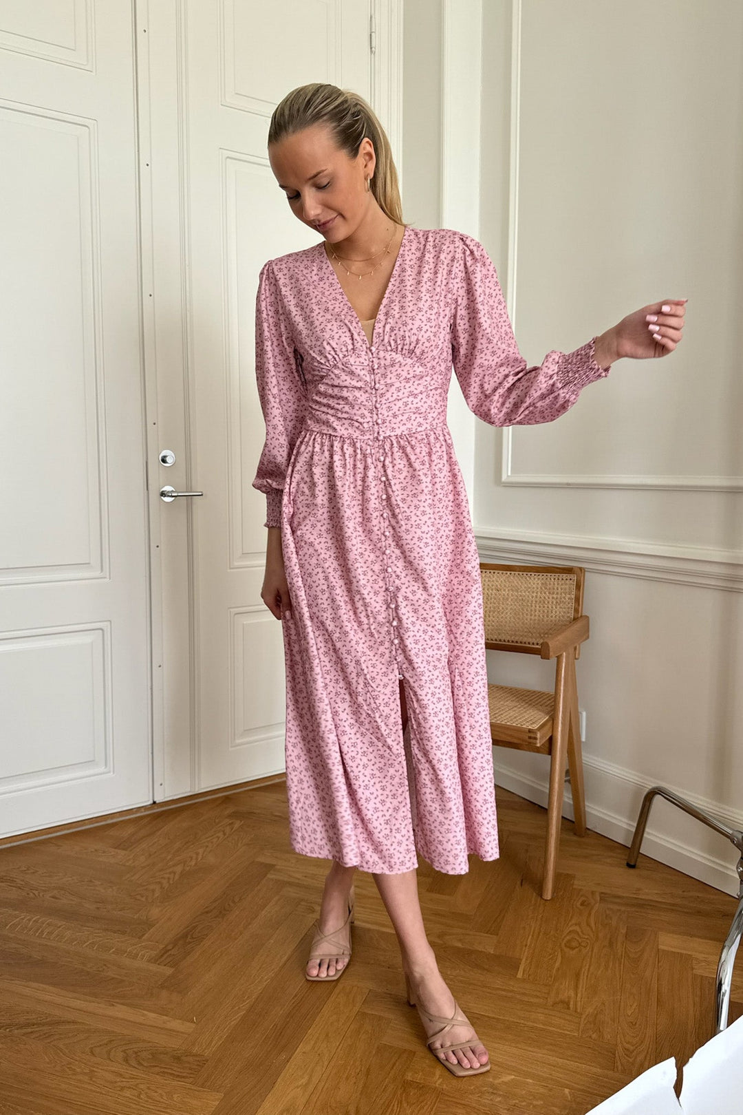 Adelic Long Dress Pink Flower Stem Print | Kjoler | Smuk - Dameklær på nett
